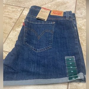 NWT Levi’s dark wash denim jean shorts 34 size 18